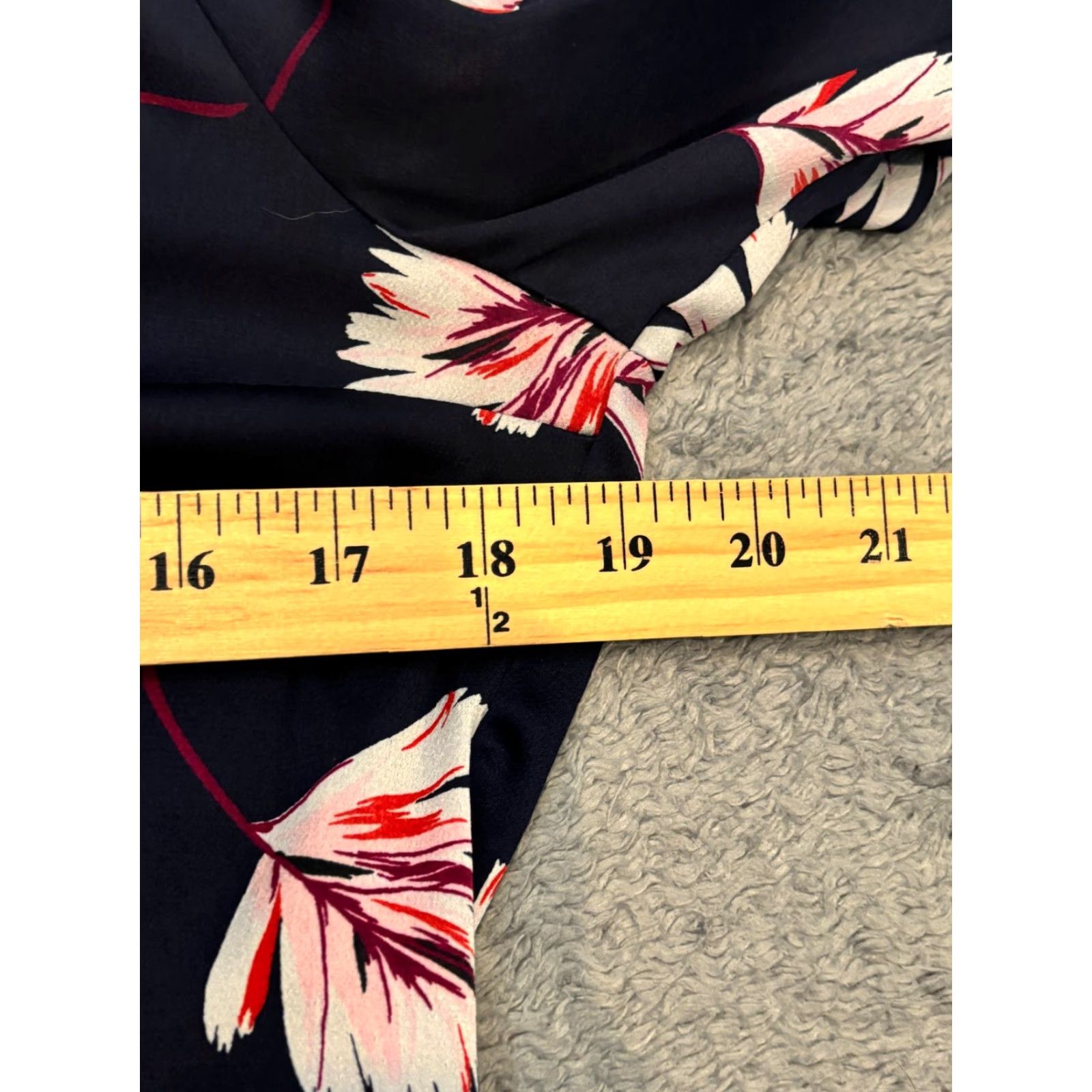 Express Express Blouse Womens Small Navy Blue Floral Long Sleeve Top Buttons V Neck Size S / US 4 / IT 40 - 3 Thumbnail