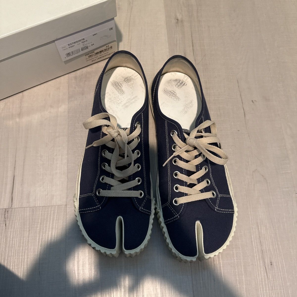 Maison Margiela Maison Margiela Tabi Low-top Sneaker Size US 11 / EU 44 - 3 Thumbnail