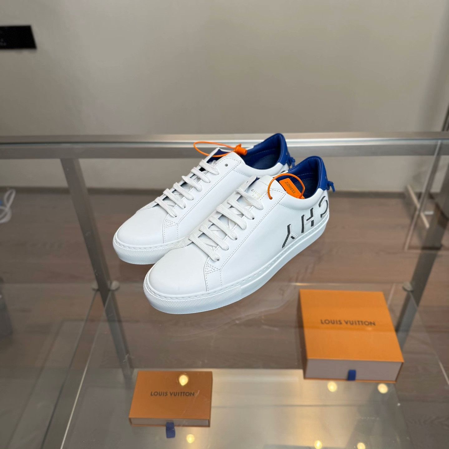 Givenchy Givenchy Retro White Lowtop Sneakers 37 Women Size US 6.5 / IT 36.5 - 1 Thumbnail