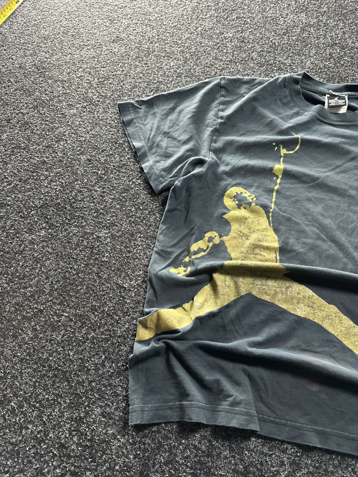 Jordan Brand × Nike × Vintage 🚨 Vintage Nike Air Jordan T-Shirt big logo AJ rar distressed Size US L / EU 52-54 / 3 - 2 Thumbnail