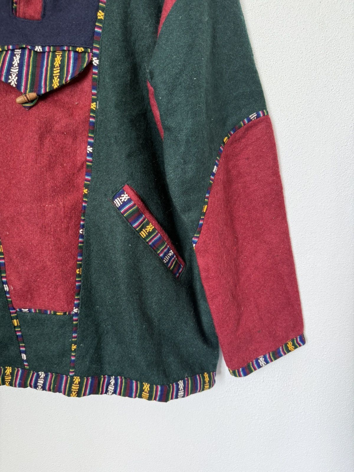 Japanese Brand Vintage Patchwork Pullover Baja Red Green & Navy Tribal Trim Size US M / EU 48-50 / 2 - 3 Thumbnail