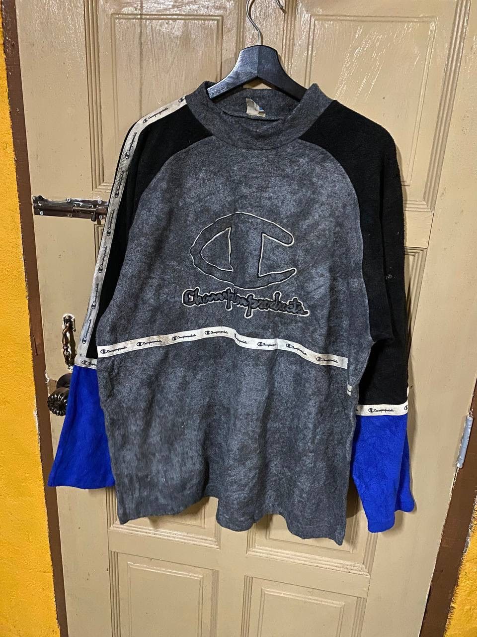 Champion Flash Sale Vintage 90s Champion Two Tone Fleece Size US M / EU 48-50 / 2 - 4 Thumbnail