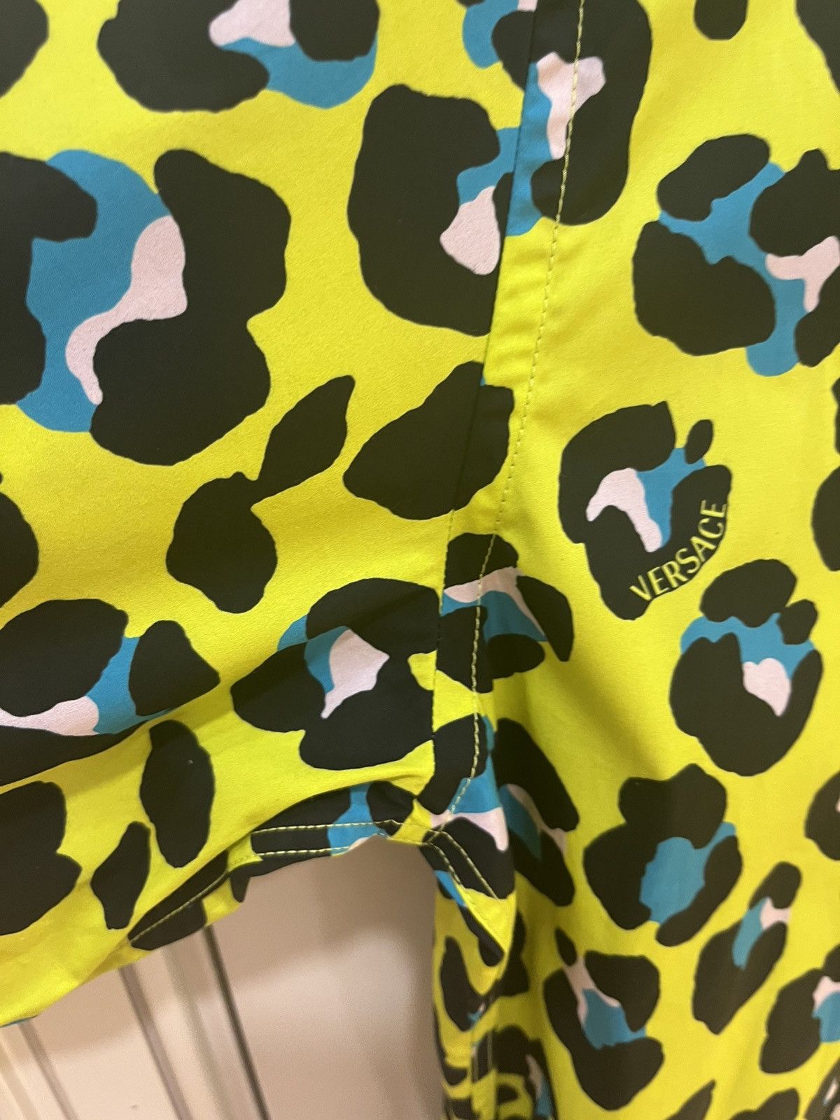 Versace Leopard print short.sleeve shirt size48 Size US M / EU 48-50 / 2 - 11 Thumbnail