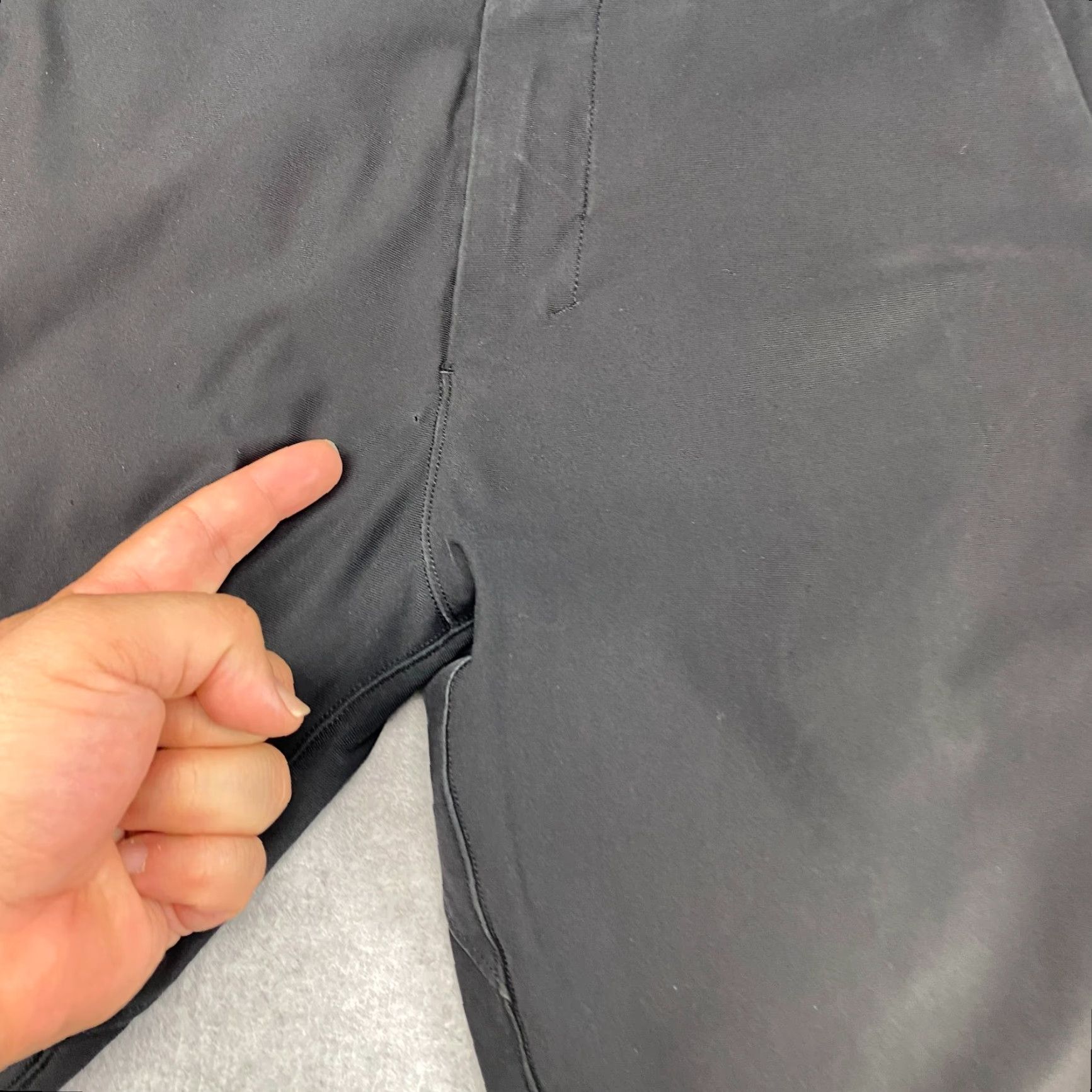 Lululemon Lululemon Pants Mens 33 Black Flat Front Tapered Chino Pockets Golf Performance Modern Casual Seasonal Materials Polyester Elastane Breathable Nos Size US 33 - 6 Thumbnail
