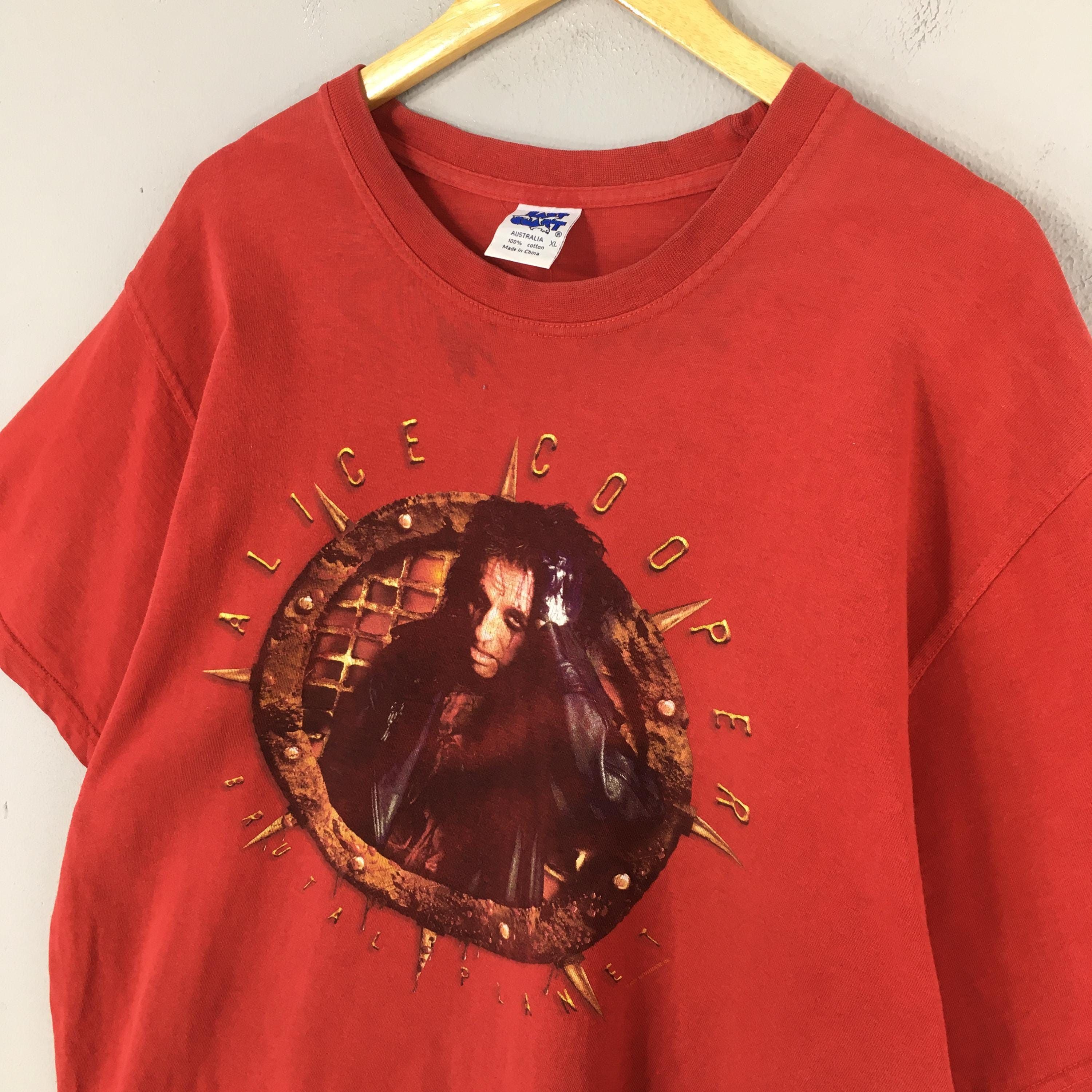 Band Tees Vintage 90s Alice Cooper Brutal Planet Red T shirt XLarge Size US XL / EU 56 / 4 - 3 Thumbnail