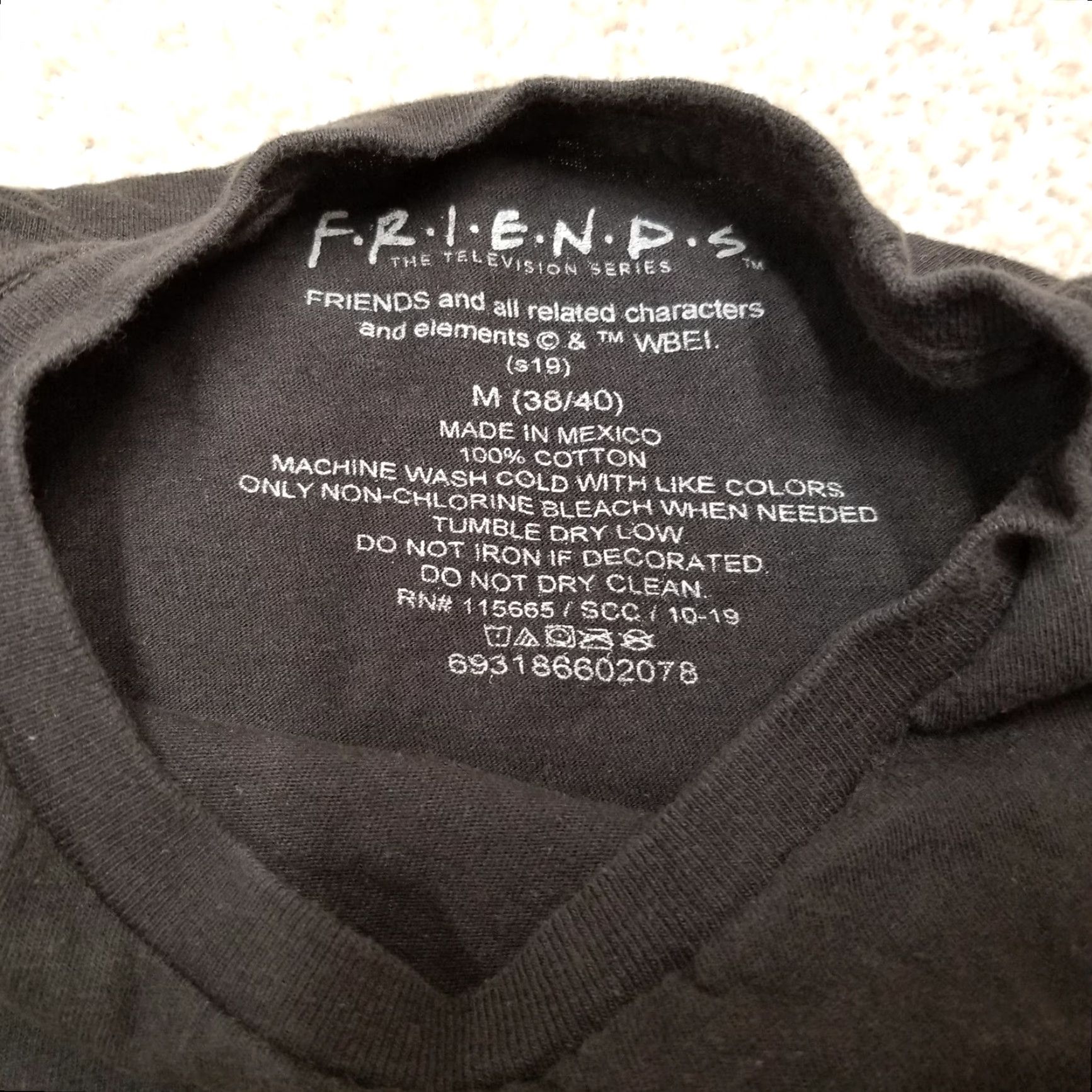 Vintage Friends TEE Women Medium 38/40 Black Short Sleeve Crewneck 90s Logo Casual Shirt Mens Girls Size 32" / US 10 / IT 46 - 3 Thumbnail