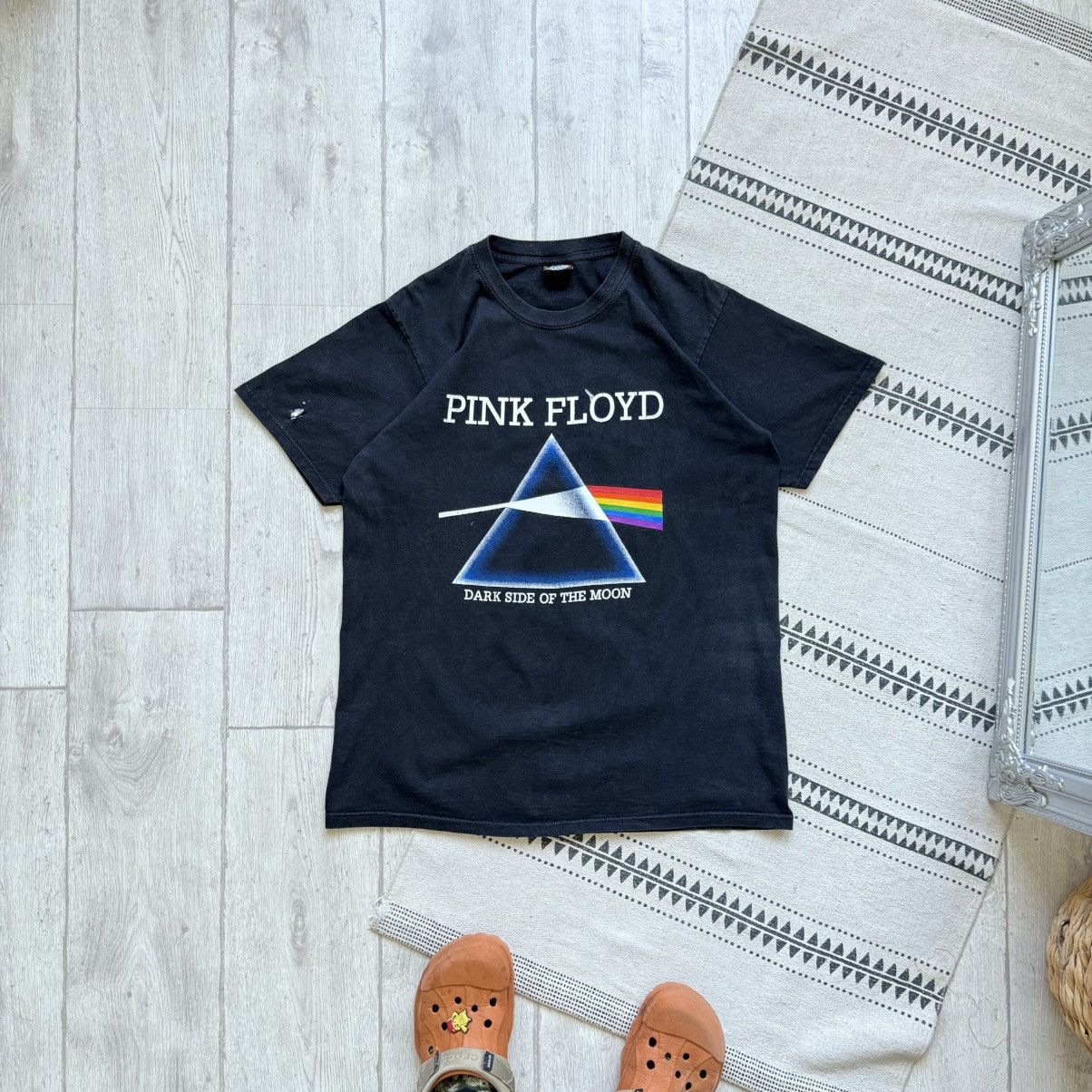Vintage 90s Faded Pink Floyd tee Rock Band T-shirt