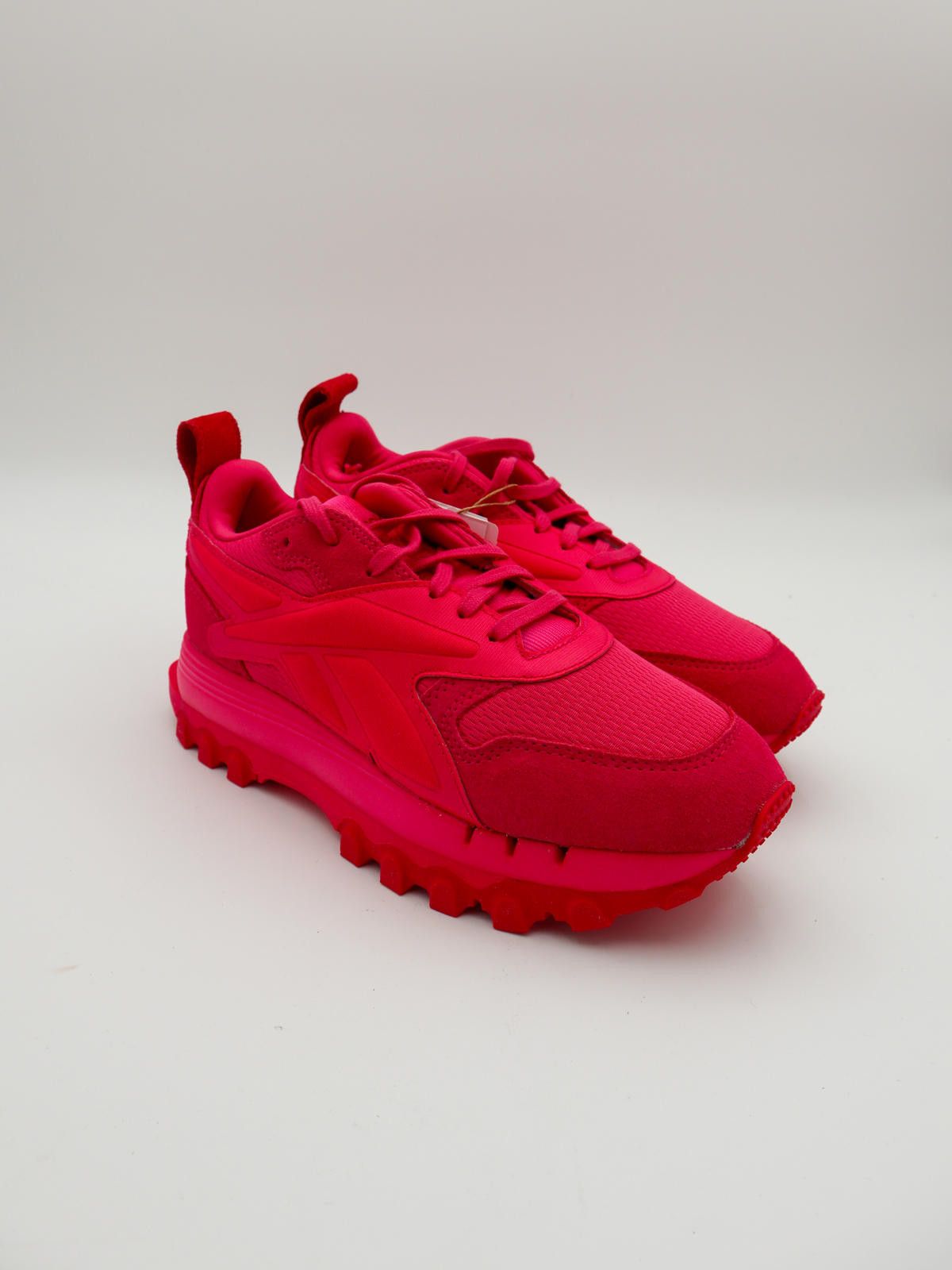Reebok Cardi B x Reebok Classic Leather V2 Fusion – GW8876 –BNIB Size US 7.5 / IT 37.5 - 1 Thumbnail