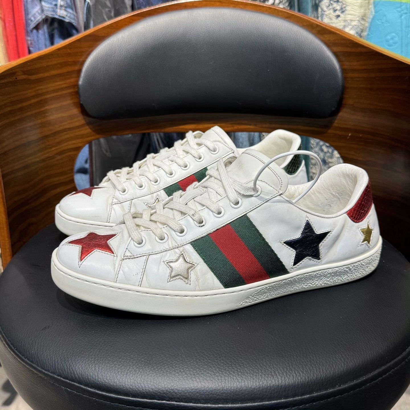 Gucci Gucci White Lowtop Sneakers 42 Men Size US 9 / EU 42 - 1 Thumbnail