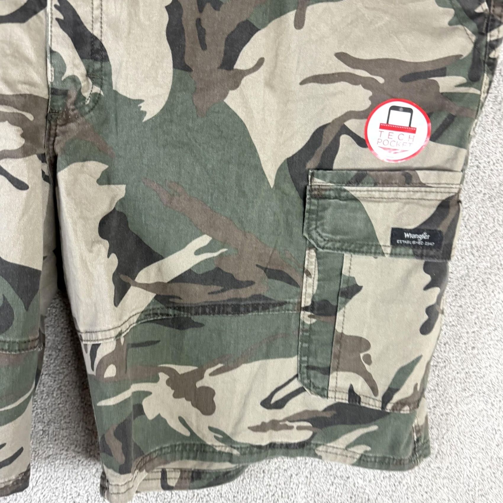 Wrangler Wrangler Cargo Shorts Mens 48 Green Camo Relaxed Fit Stretch Outdoor Tech Pocket Size US 32 / EU 48 - 3 Thumbnail