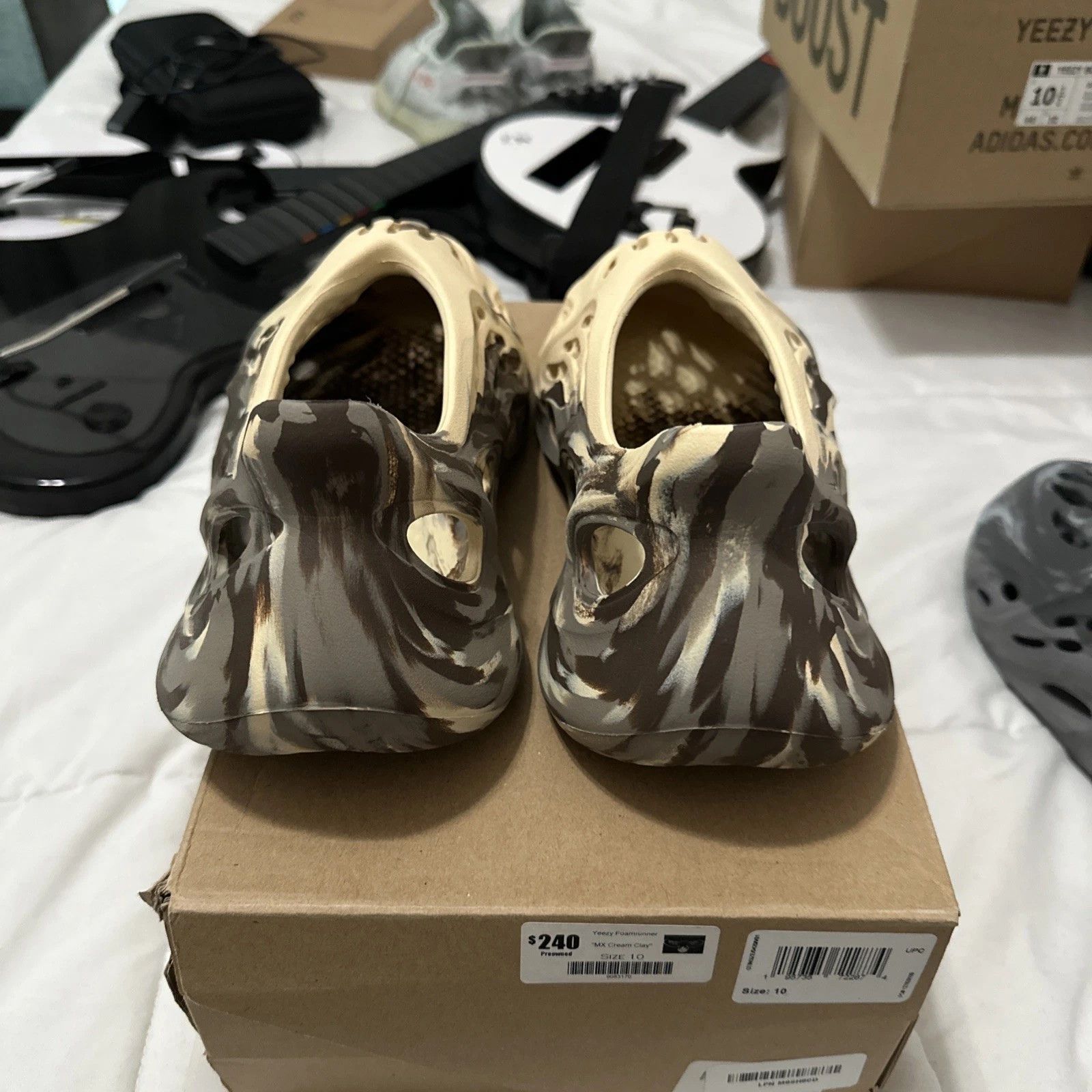 Kanye West Size 10 - adidas Yeezy Foam RNNR MX Cream Clay Size US 10 / EU 43 - 4 Thumbnail