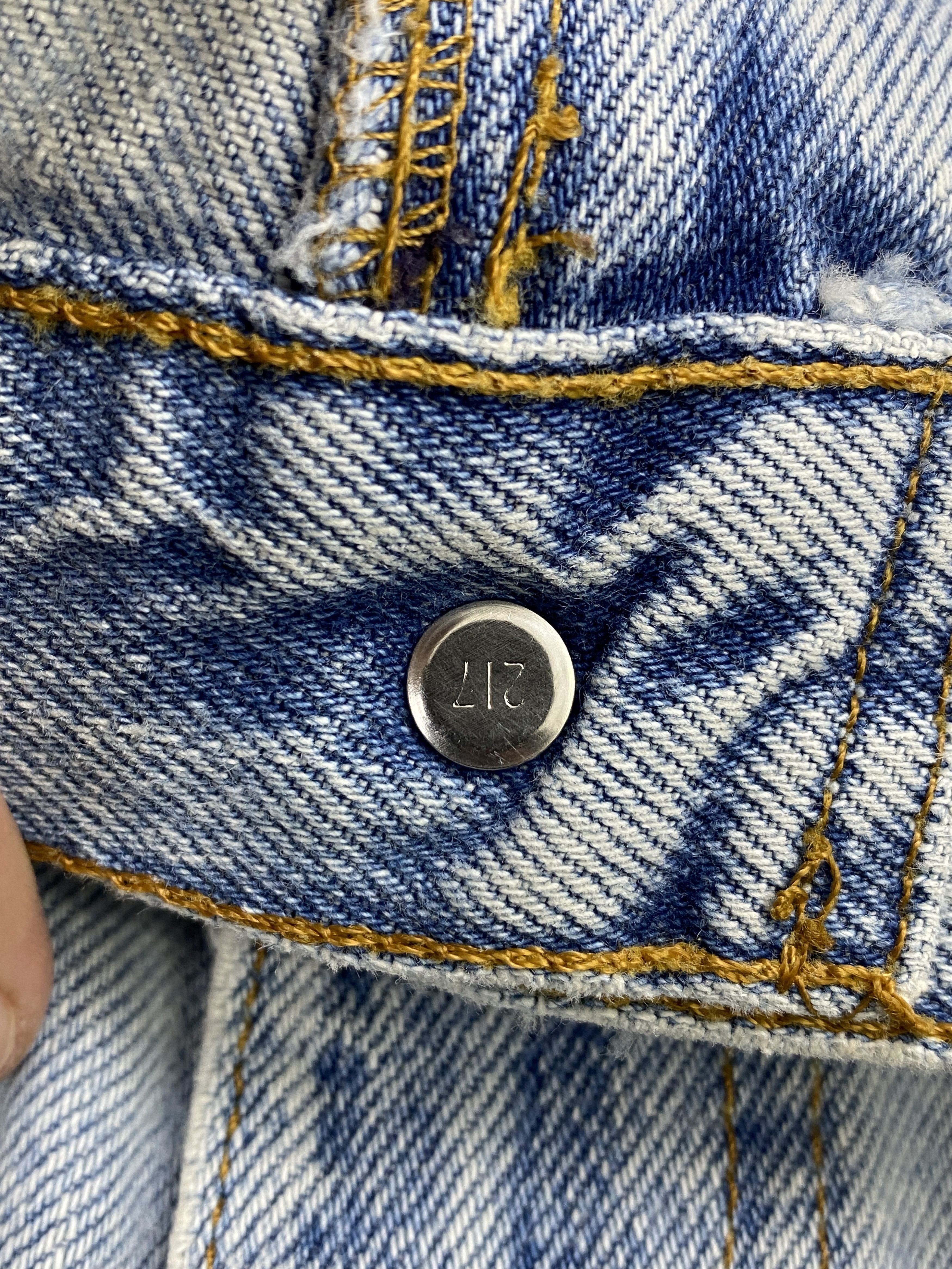 Levi's × Vintage Light Washed Vintage 90s Levi's 505 Denim Jeans Size US 37 - 12 Thumbnail