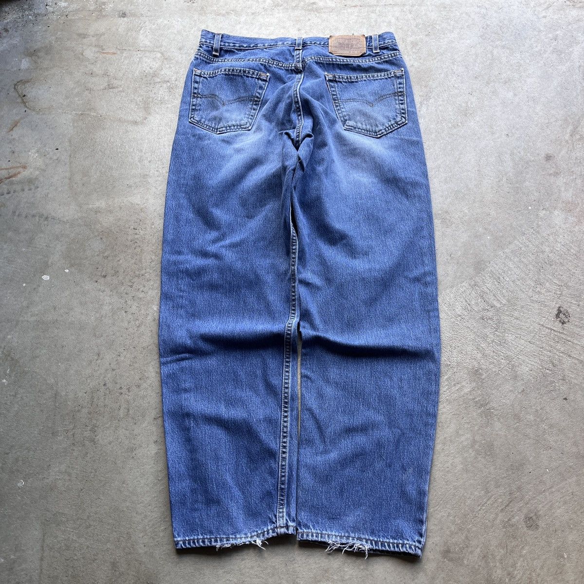Levi's 2002 Levi’s 550 Relaxed-Fit Light-Washed Distressed Jeans Size US 36 / EU 52 - 2 Thumbnail