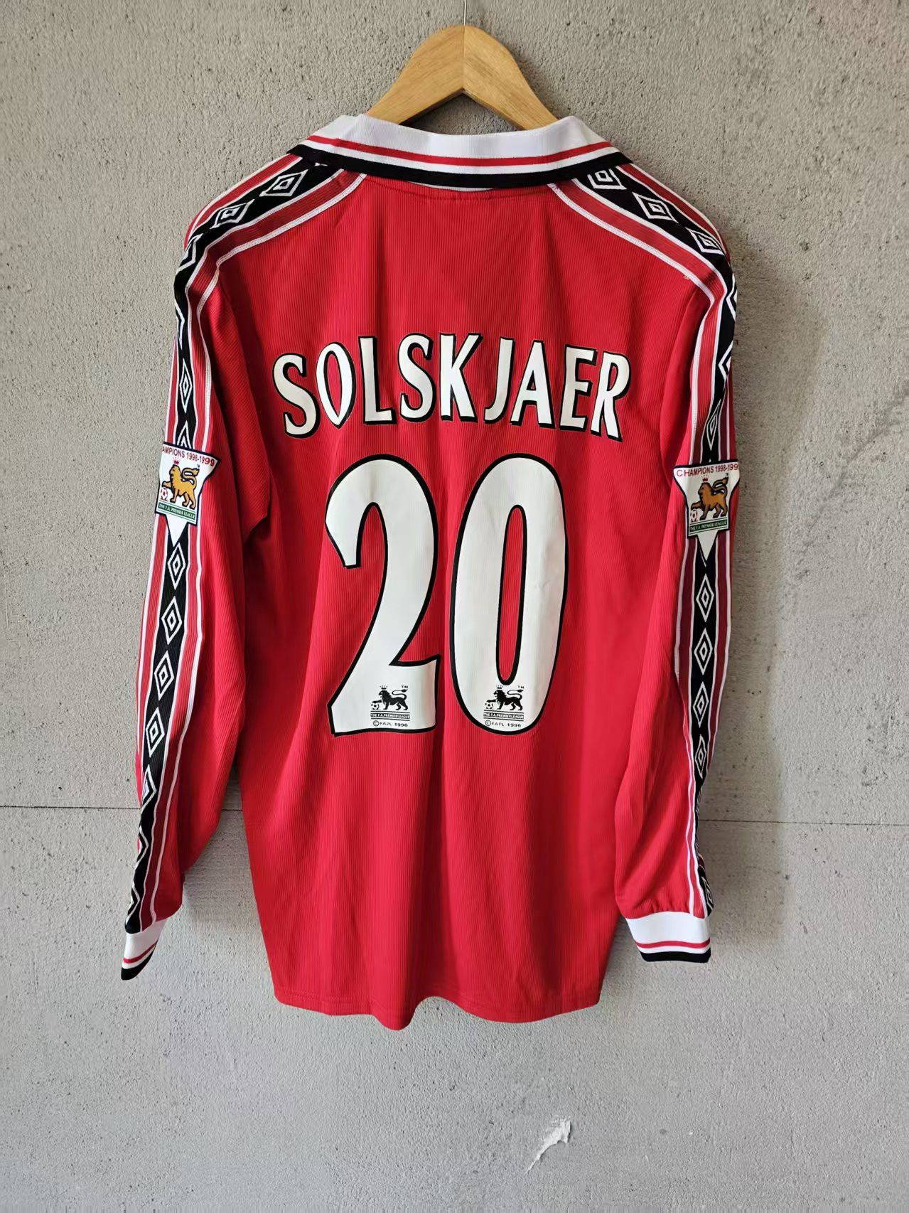 Other 1998 MUFC 20 Solskjaer Jersey Home Longsleeve Size US L / EU 52-54 / 3 - 1 Thumbnail