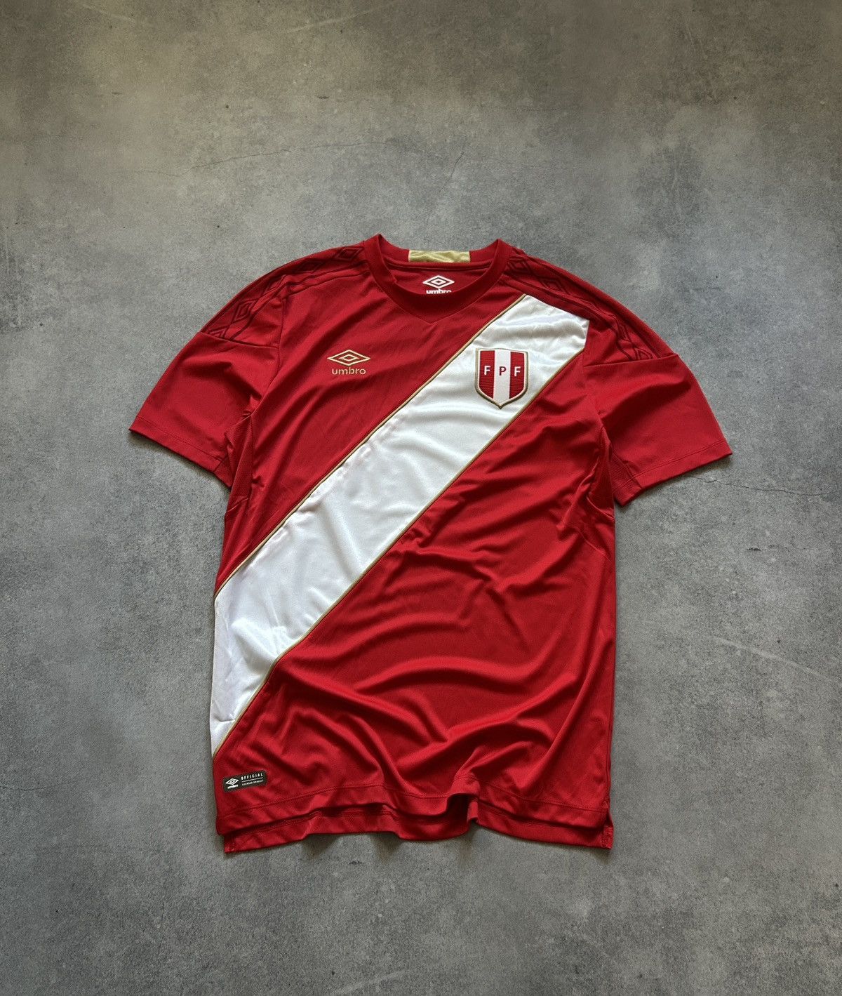 Umbro Umbro Peru 🇵🇪 World Cap jersey mens size L Size US L / EU 52-54 / 3 - 1 Thumbnail