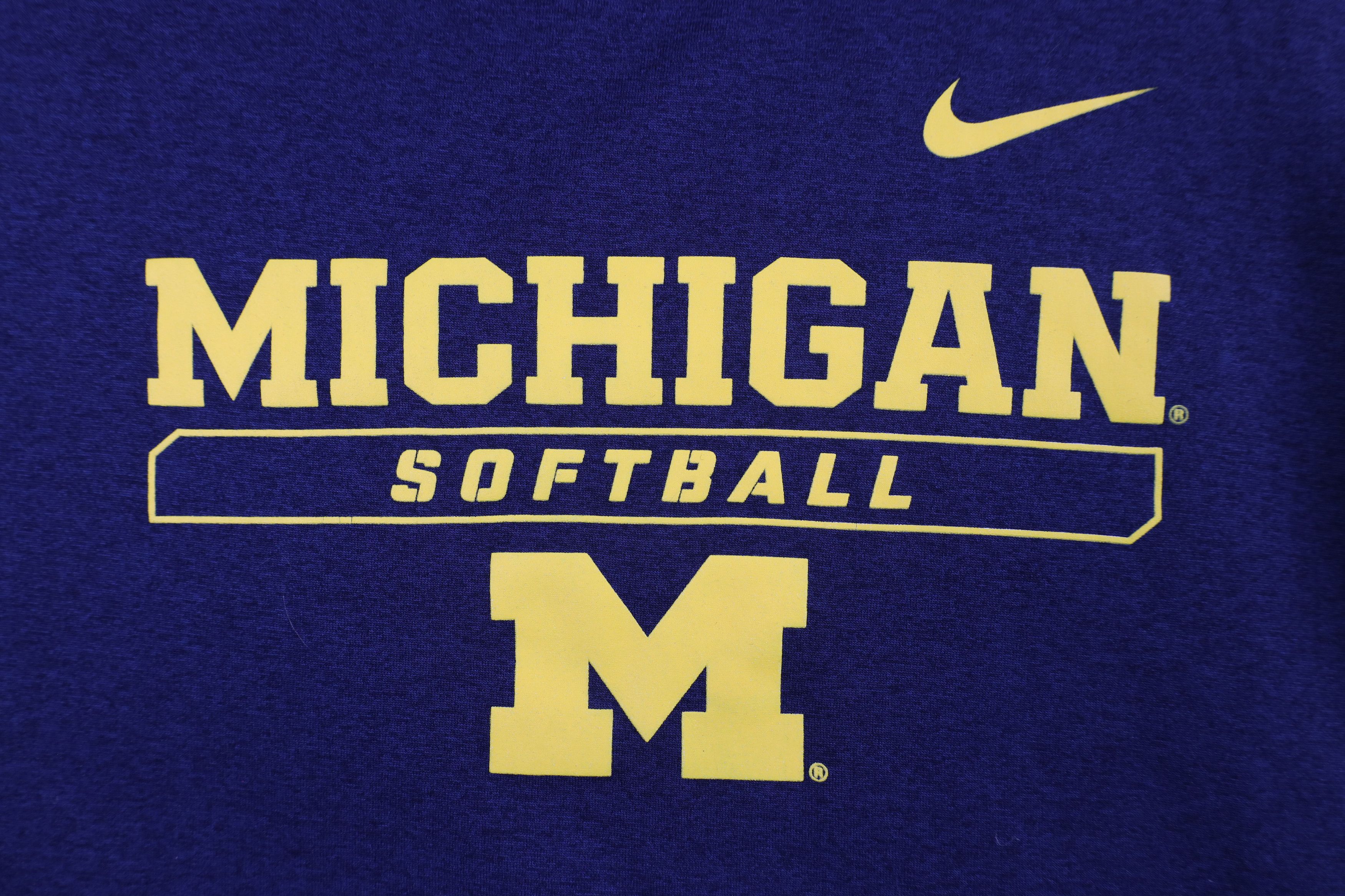 Nike × Vintage Nike Issued University of Michigan Softball T-Shirt Blue Size M / US 6-8 / IT 42-44 - 4 Thumbnail