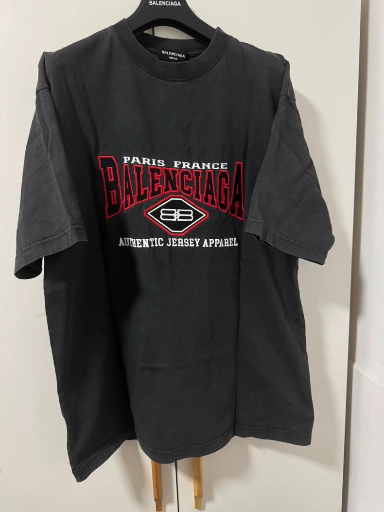 Balenciaga Balenciaga Washed black and red embroidered Batman embroid Size US XS / EU 42 / 0 - 1 Thumbnail