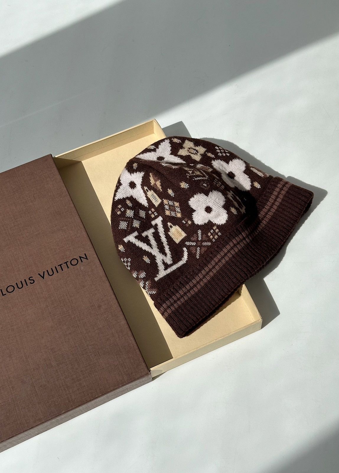 Louis Vuitton LOUIS VUITTON Wool Logo Beanie Hat Monogram Intarsia Brown Size ONE SIZE - 8 Thumbnail