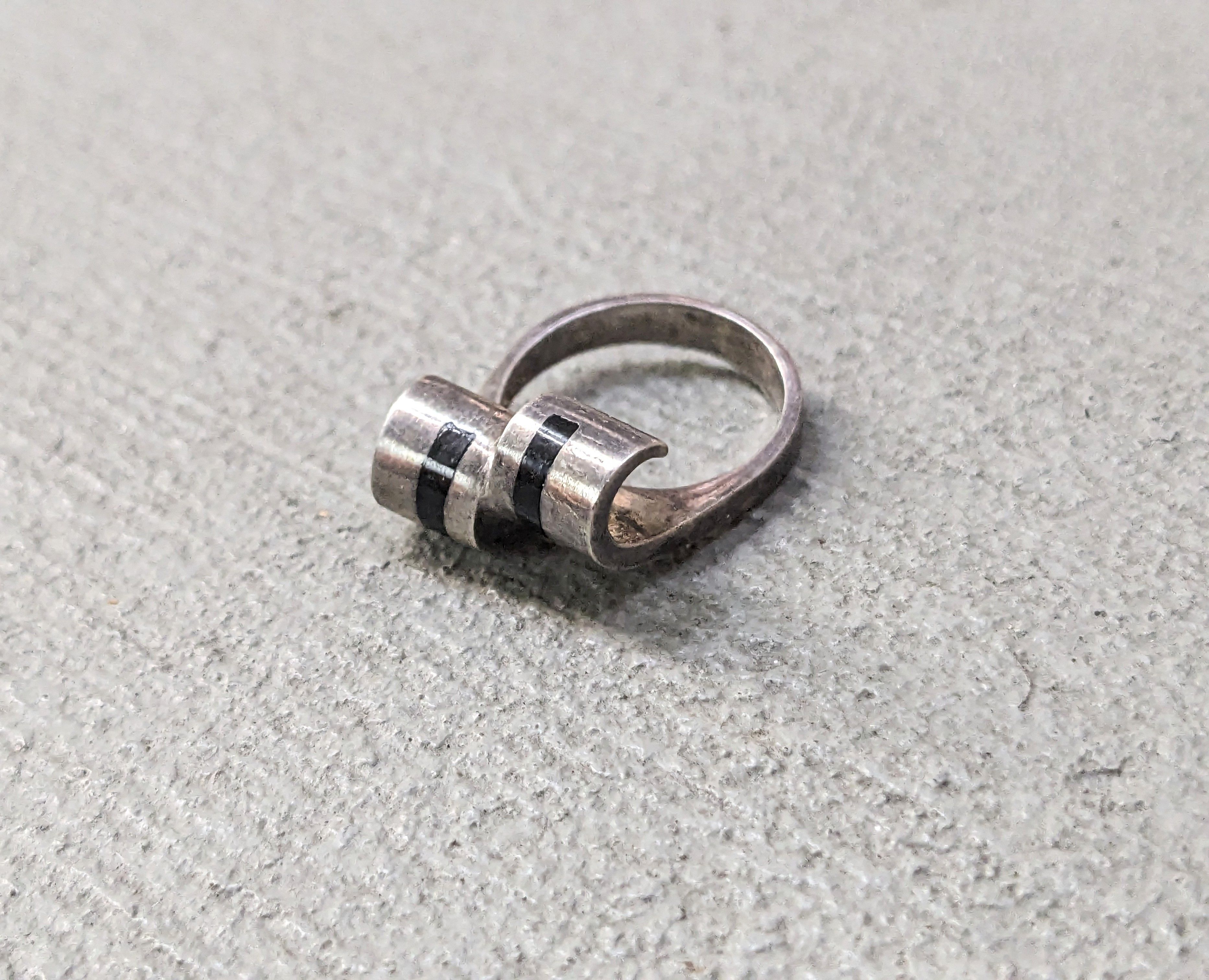 Jewelry Vintage Sterling Silver Ring Size 6.25 Black Onyx Modern Size ONE SIZE - 1 Thumbnail