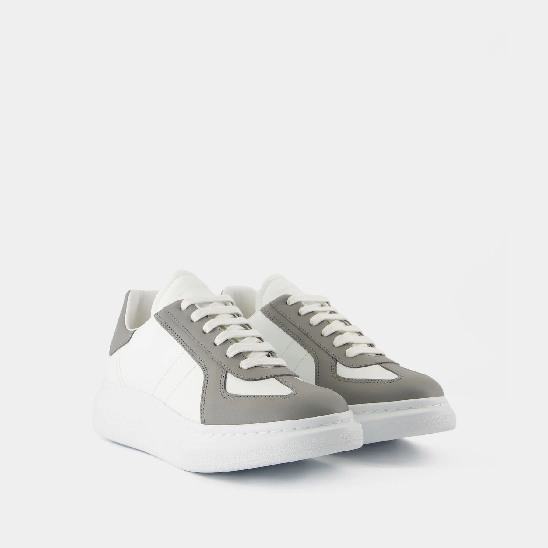 Alexander McQueen os11x0126 Low-Top Sneakers in White/Grey Size US 10 / EU 43 - 2 Thumbnail