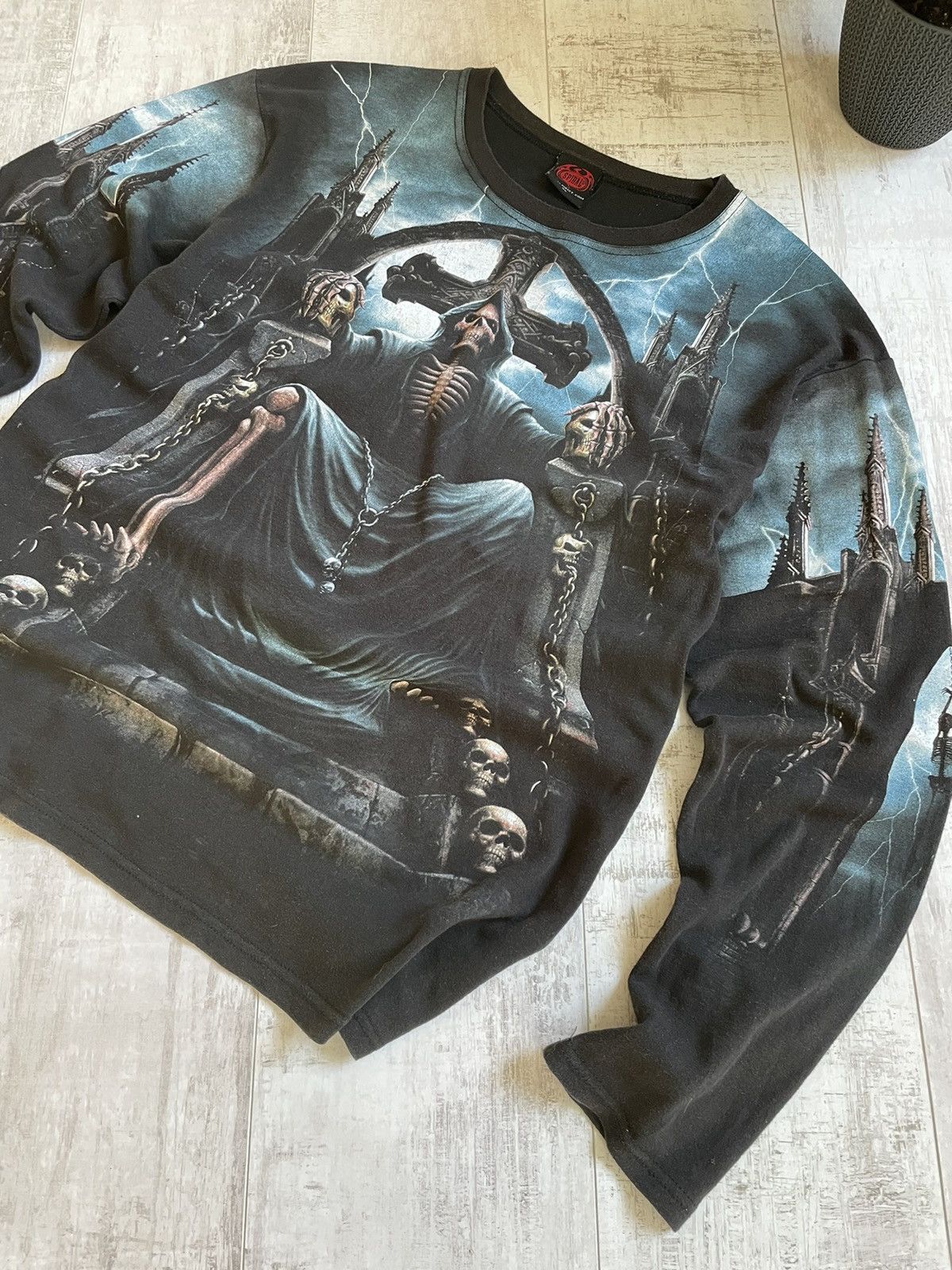 Vintage Y2K Vintage Skull Printed Over Longsleeve Rare Size US L / EU 52-54 / 3 - 4 Thumbnail