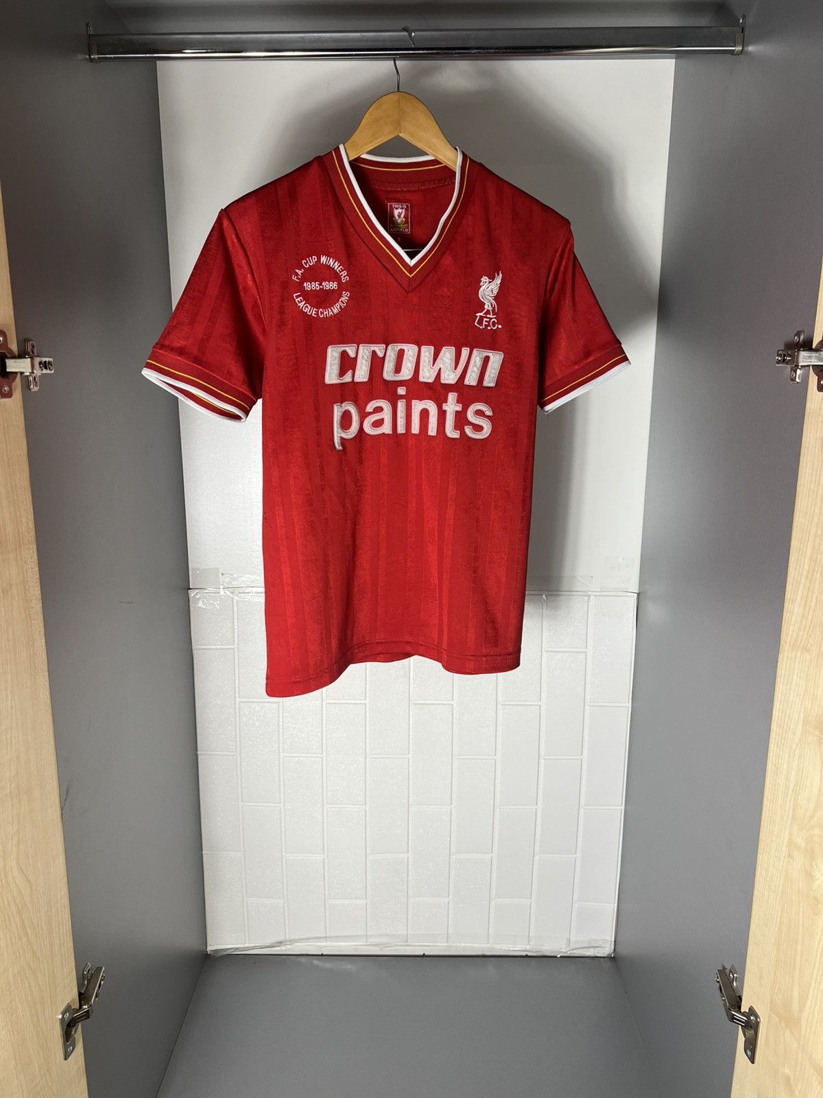 Vintage VERY RARE FC LIVERPOOL ENGLAND SOCCER JERSEY RETRO Y2K 90s Size US S / EU 44-46 / 1 - 3 Thumbnail