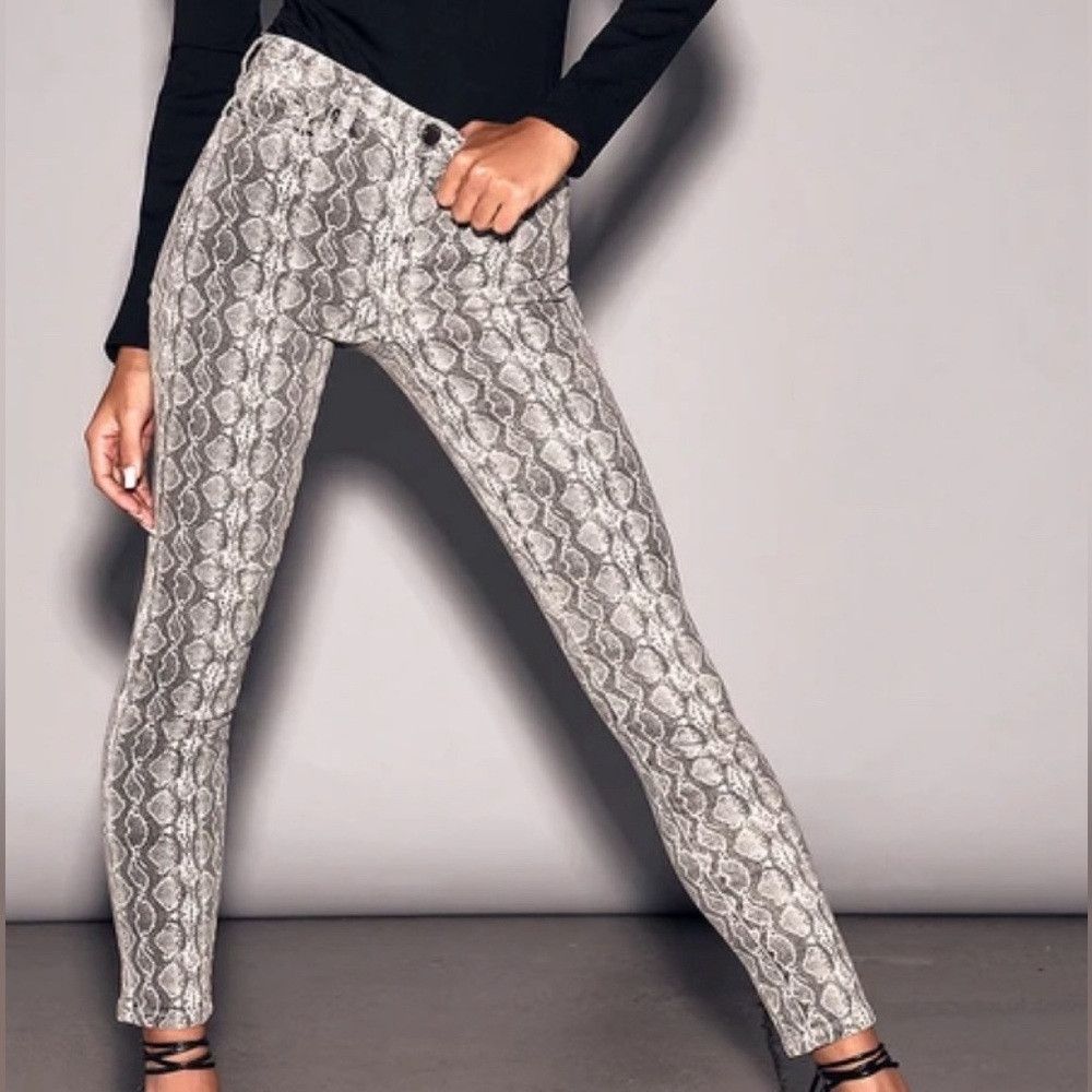 BLANKNYC Blank NYC The Reade Crop Skinny Jeans Snakeskin Women’s Siz Size 28" / US 6 / IT 42 - 1 Thumbnail