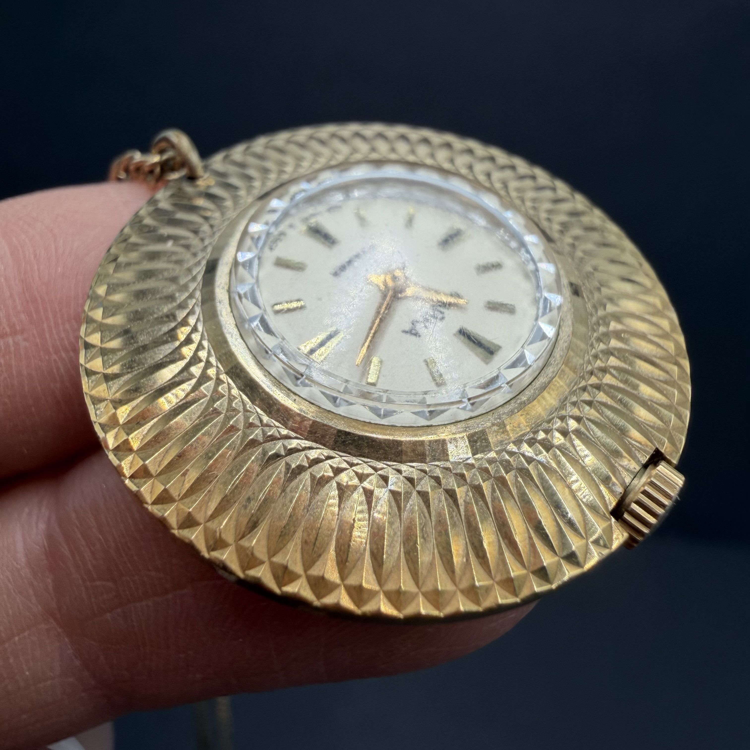 Vintage Vintage Soviet Chaika Pendant Watch AU Gilded 17 Jewels Size ONE SIZE - 3 Thumbnail