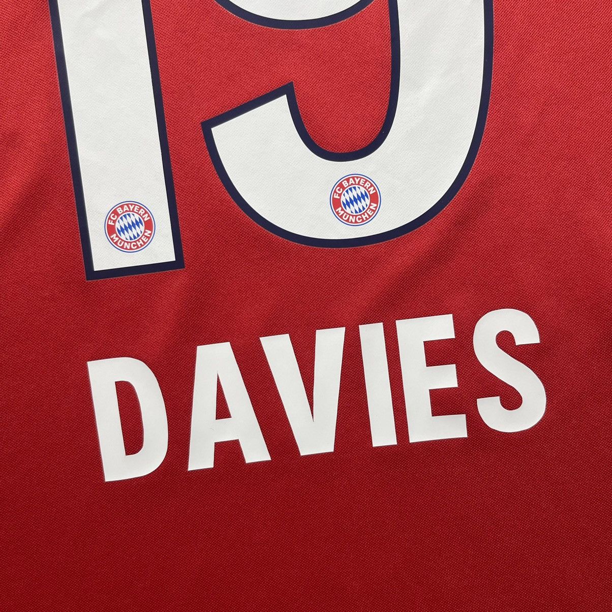 Vintage BAYERN ADIDAS 2018/2019 FOOTBALL HOME JERSEY #19 DAVIES Size US S / EU 44-46 / 1 - 9 Thumbnail