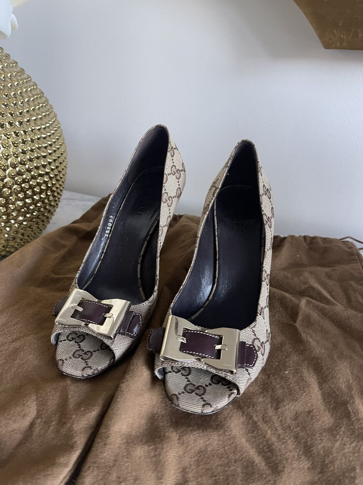 Gucci × Vintage Vintage Gucci Monogram Canvas Leather Heels Pumps Size US 7.5 / IT 37.5 - 3 Thumbnail