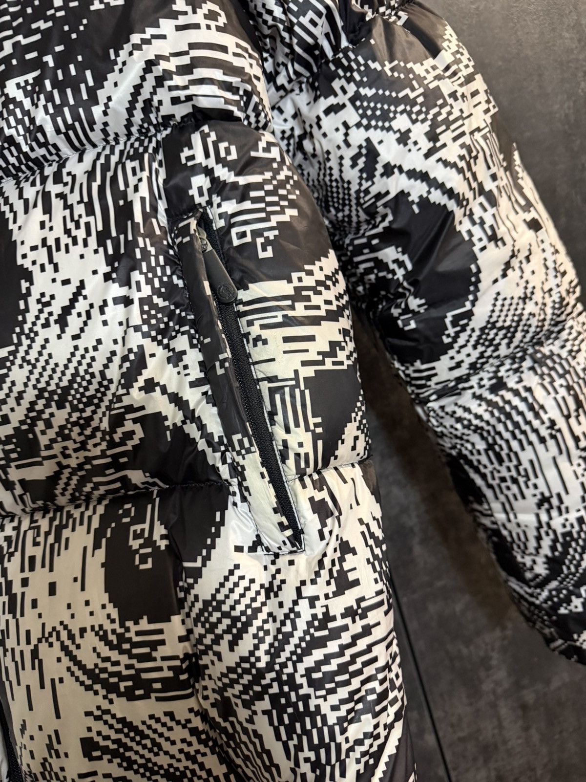 Dirk Bikkembergs Rare Dirk Bikkembergs Waves Puffer Jacket Margiela Raf 424 Size US L / EU 52-54 / 3 - 21 Thumbnail