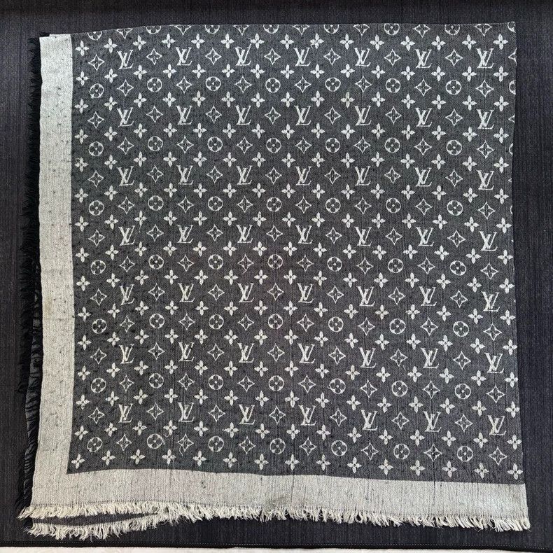 Louis Vuitton Louis Vuitton Reversible wool and silk-blended shawl scarf Size ONE SIZE - 1 Thumbnail