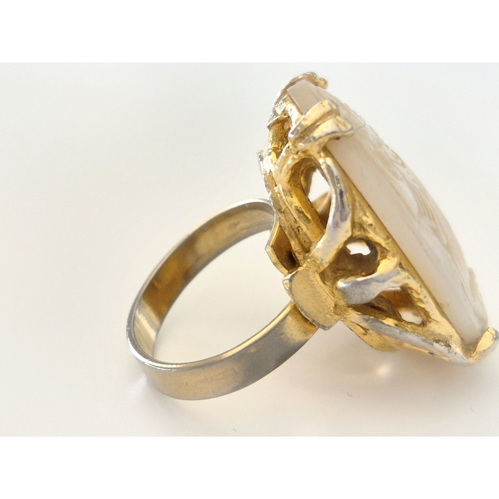 Other Vintage Adjustable Shell Cameo Gold-tone Ring Size ONE SIZE - 5 Thumbnail