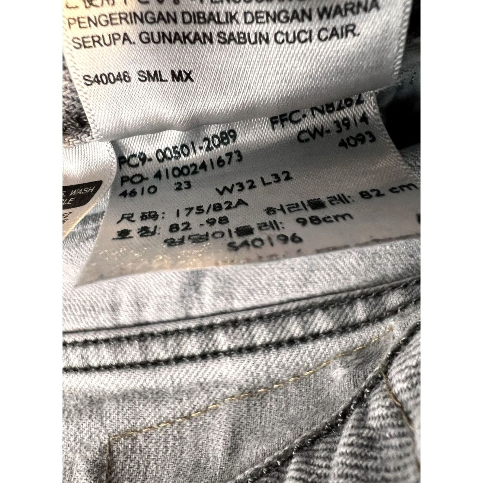 Levi's VINTAGE Levi's 501 Jeans Mens 32x32 Gray Denim Button Fly Straight Leg Distressed Cowboy 90s USA Mens LEVI'S 501 Jeans Regular 32x32 Gray Denim Size US 32 / EU 48 - 4 Thumbnail