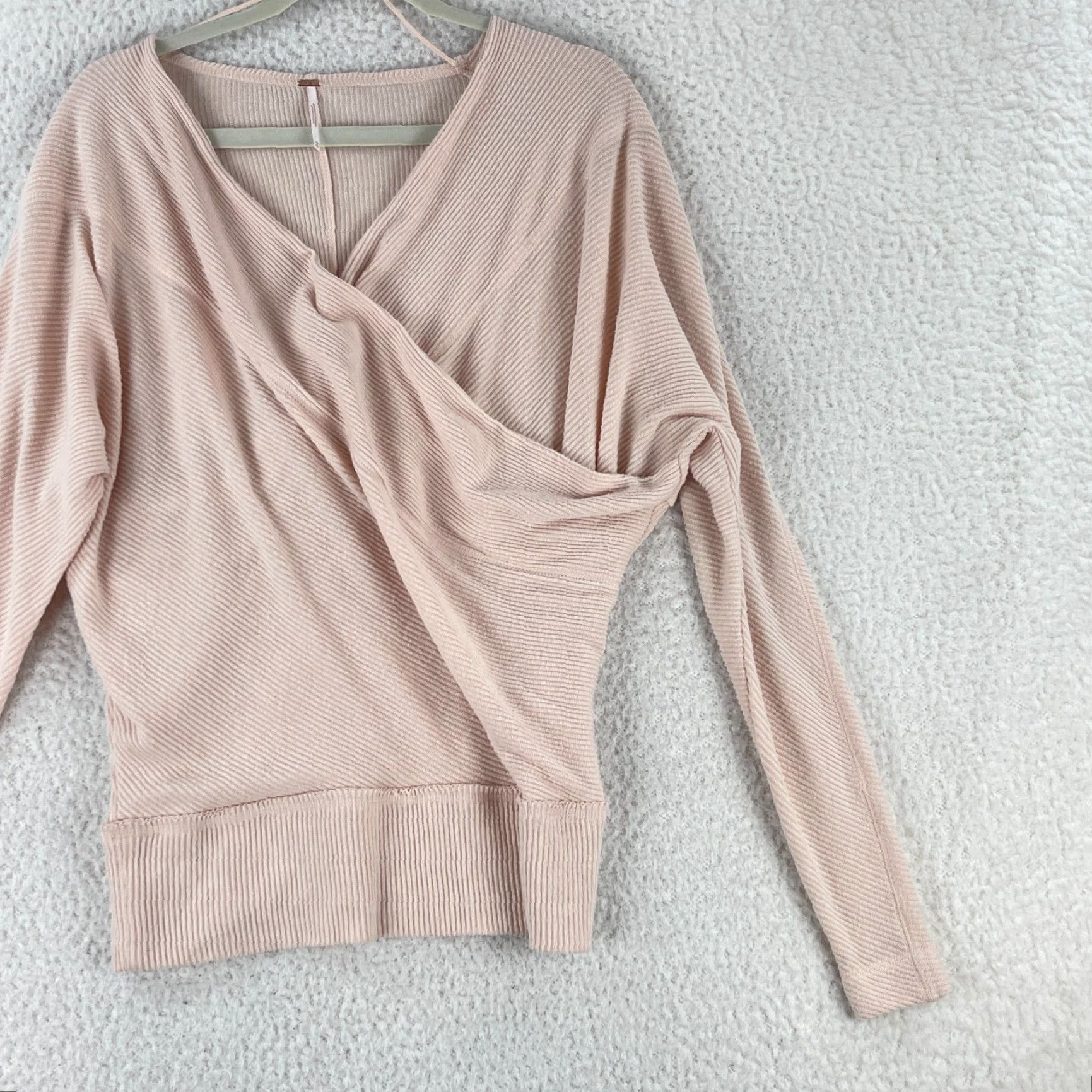 Free People Free People Shirt Womens XS Pink Cozy With You Surplice Pullover Ribbed Long Sleeve V-Neck Casual Pullover Size XS / US 0-2 / IT 36-38 - 4 Thumbnail