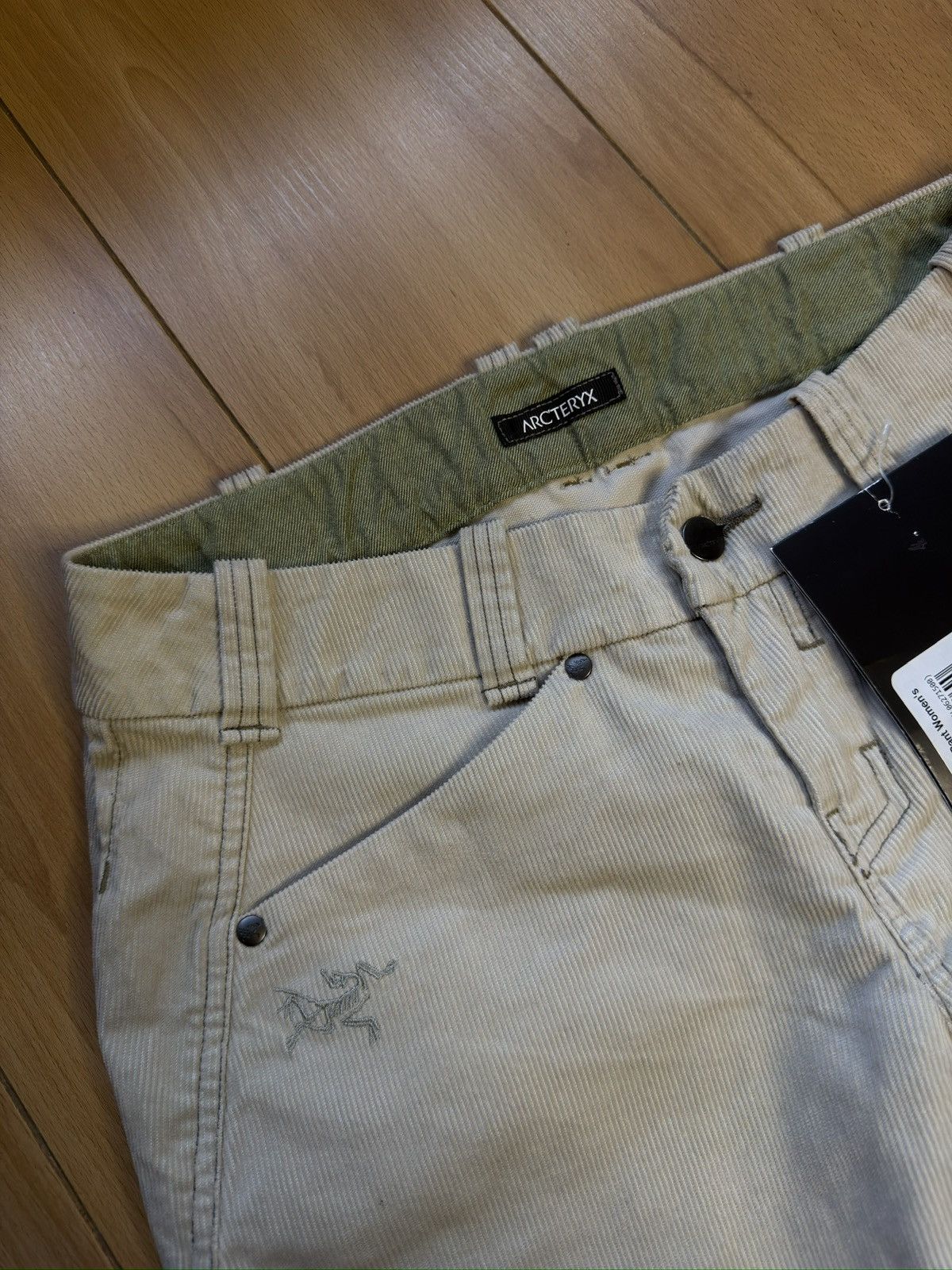 Arc'teryx Arcteryx women’s new beige pants Size 27" / US 4 / IT 40 - 6 Thumbnail