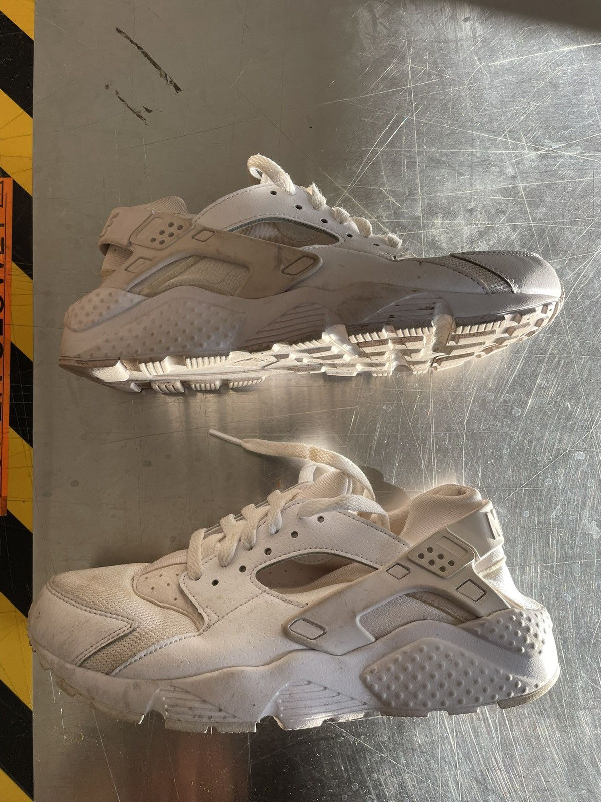 Nike Nike Huarache White Size 7Y Size US 7 / EU 40 - 5 Thumbnail