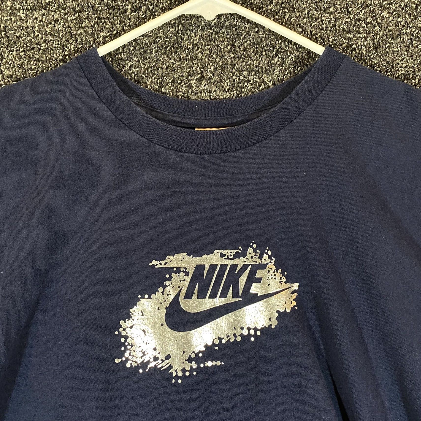 Nike VINTAGE Nike Shirt Mens Large Navy Blue Silver Tag Graphic Y2K / 2000s / Blue / T-Shirt / Men / Large / Nike / Graphic / Crew Neck / Short Sleeve Size US L / EU 52-54 / 3 - 2 Thumbnail
