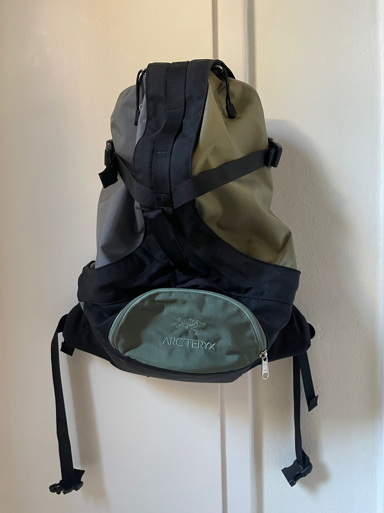 image of Arcteryx X Beams Sebring 25L Backpack in Khaki Gray, Men's
