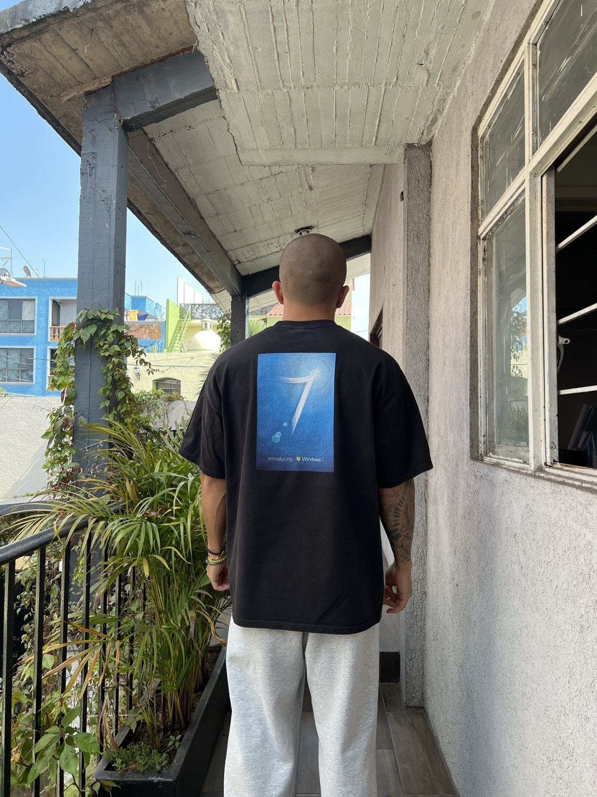Microsoft 2009 Introducing Windows 7 Software Promo Y2K Tee Size US XXL / EU 58 / 5 - 3 Thumbnail
