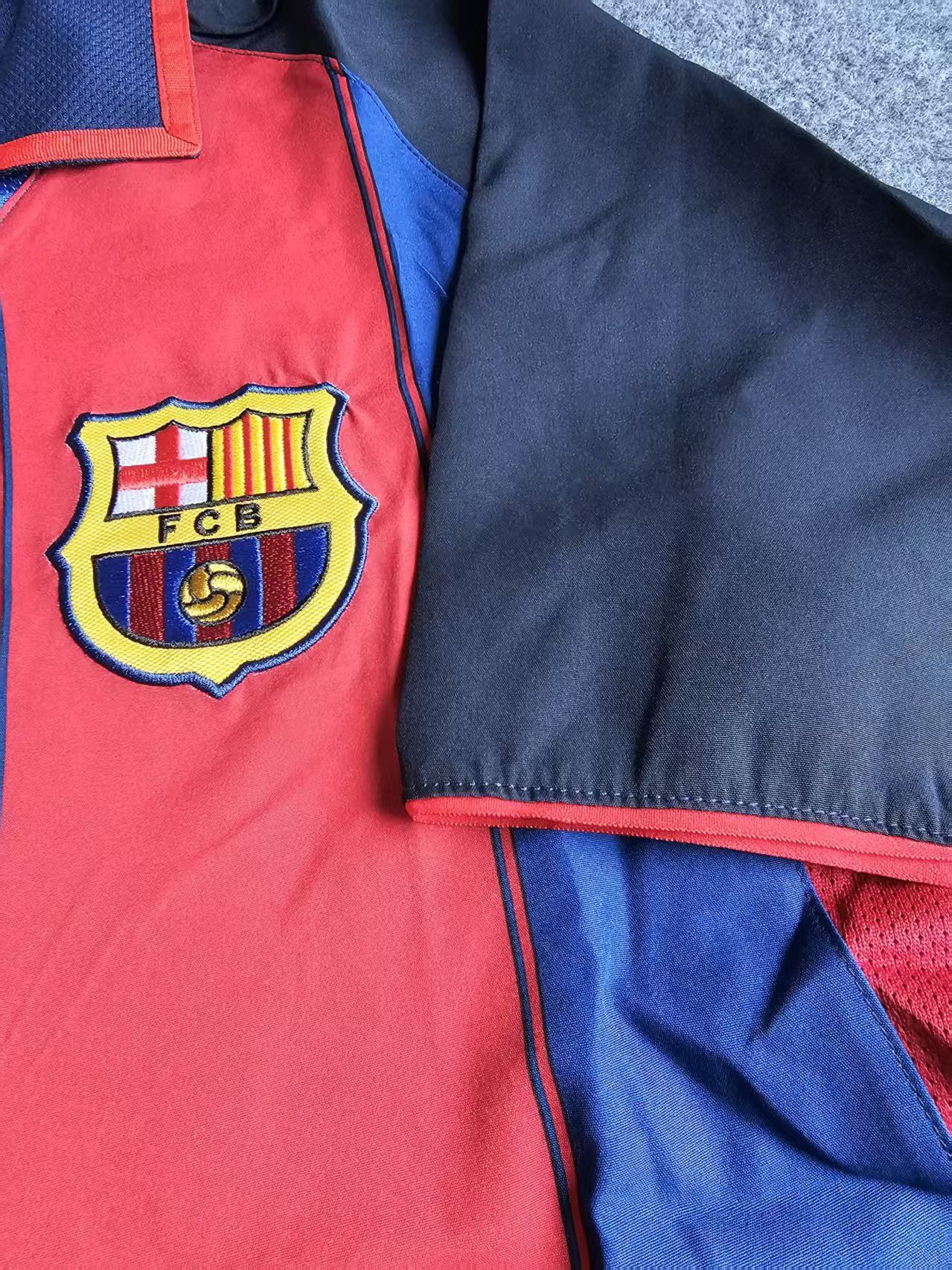 Other 2003 04 Barcelona Jersey Home Size US M / EU 48-50 / 2 - 5 Thumbnail