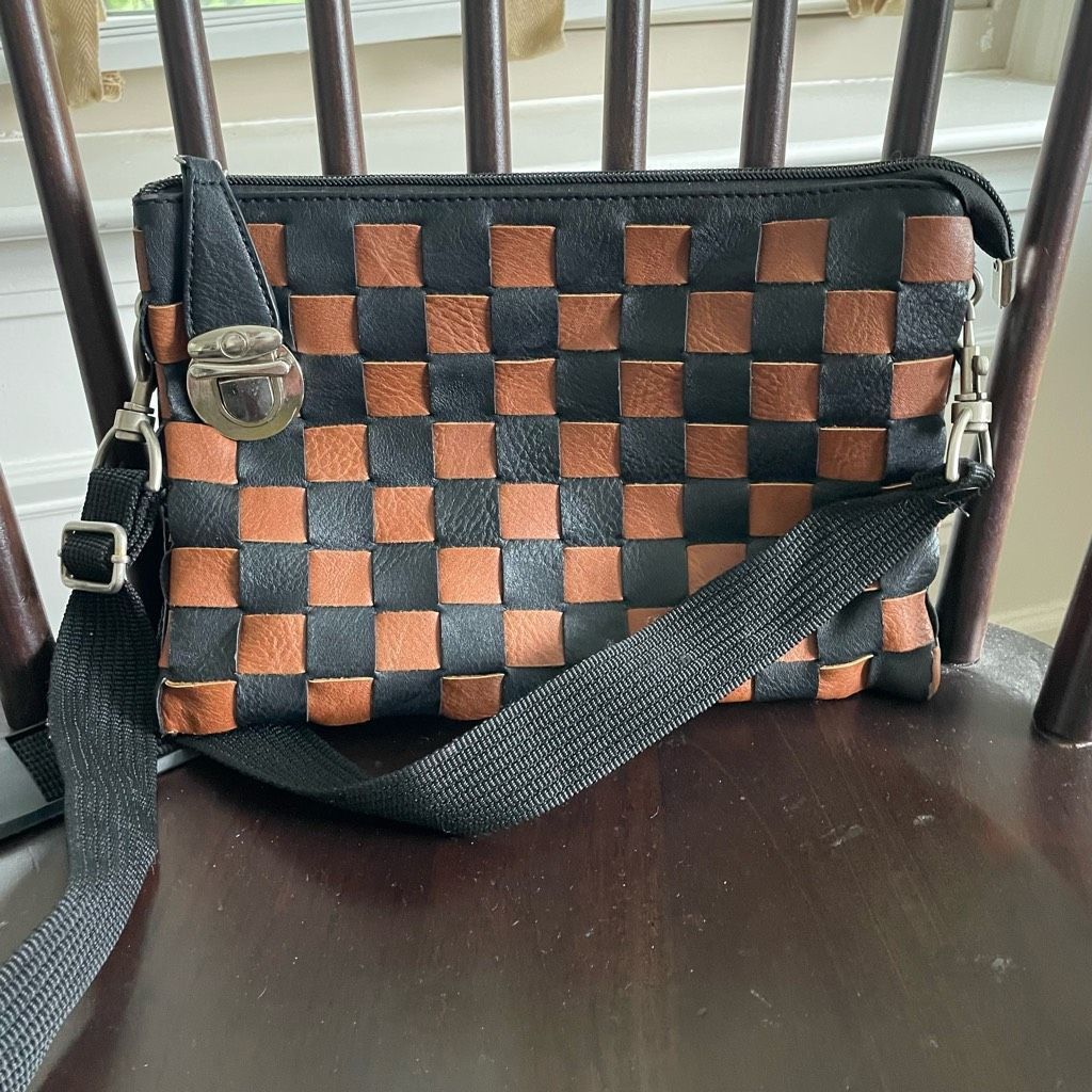 Other Boutique Brand Vegan Leather Black Tan Woven Crossbody Clutch Purse Bag Size ONE SIZE - 1 Thumbnail