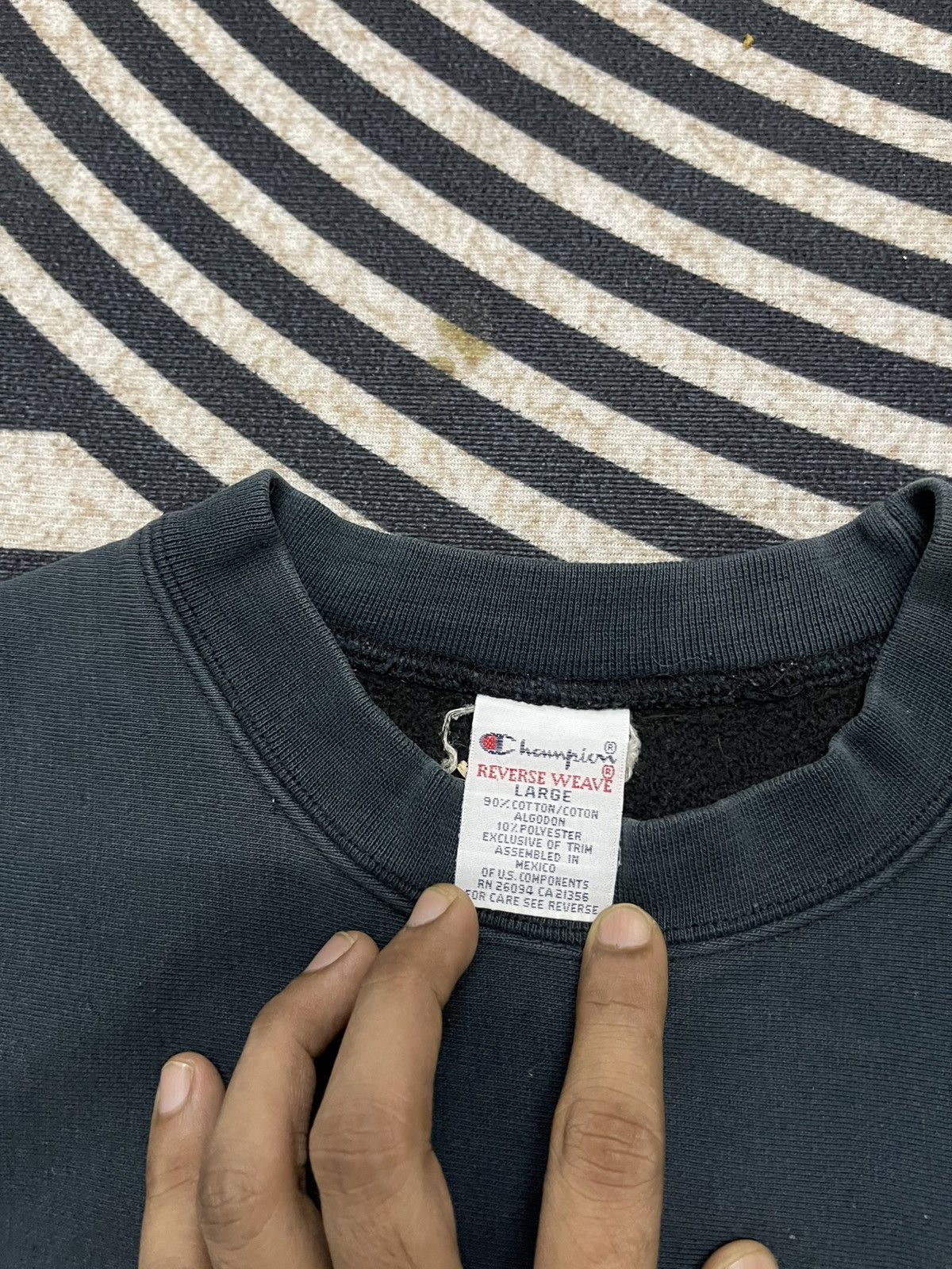 Champion × Supreme VINTAGE 1997 CHAMPION X SUPREME CREWNECK RARE COLOUR L Size US L / EU 52-54 / 3 - 8 Thumbnail