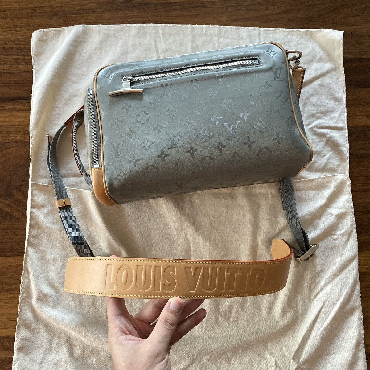 Louis Vuitton 1 of 1 FW18 Titanium Monogram Camera Bag Size ONE SIZE - 15 Thumbnail