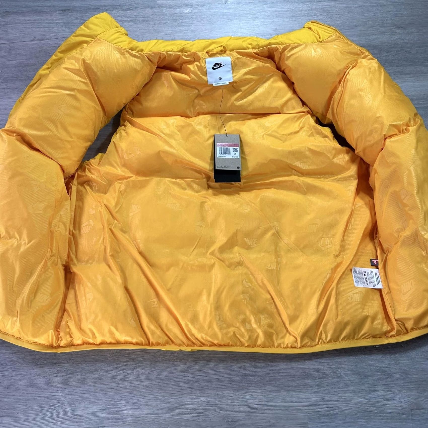 Nike VINTAGE Nike Puffer Vest Mens L Yellow Insulated Quilted Zip Pockets FB7373-739 Size US L / EU 52-54 / 3 - 3 Thumbnail