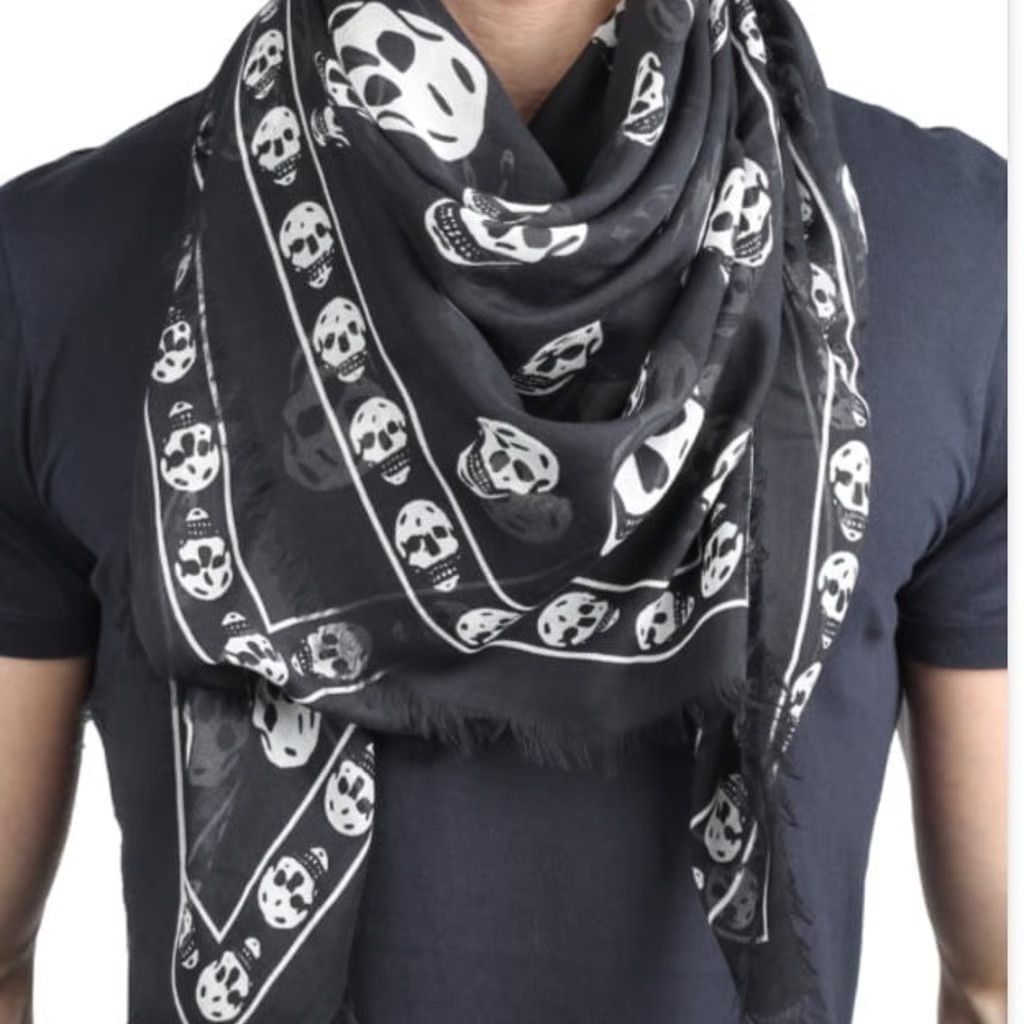 Alexander McQueen o1y0325 Size: OS / Scarve in White & Black Size ONE SIZE - 2 Thumbnail