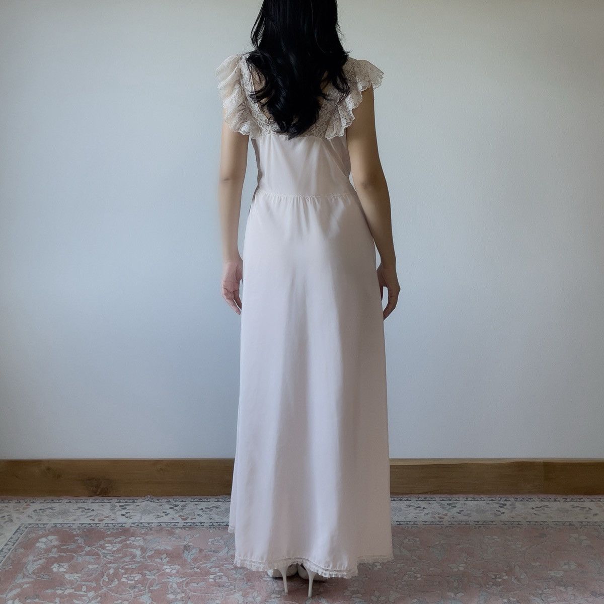 Vintage Vintage 1970s Pale Pink Ruffle Lace Nightgown (M) Size M / US 6-8 / IT 42-44 - 9 Thumbnail