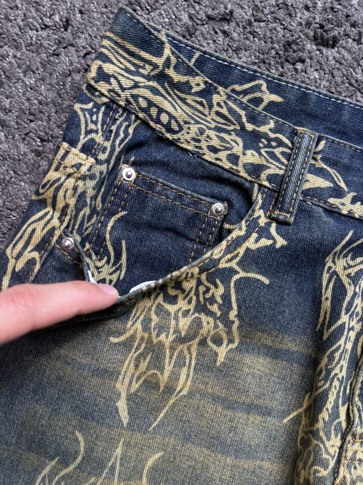Vintage Vintage streetwear very rare art blue yellow flared jeans Size US 31 - 10 Thumbnail