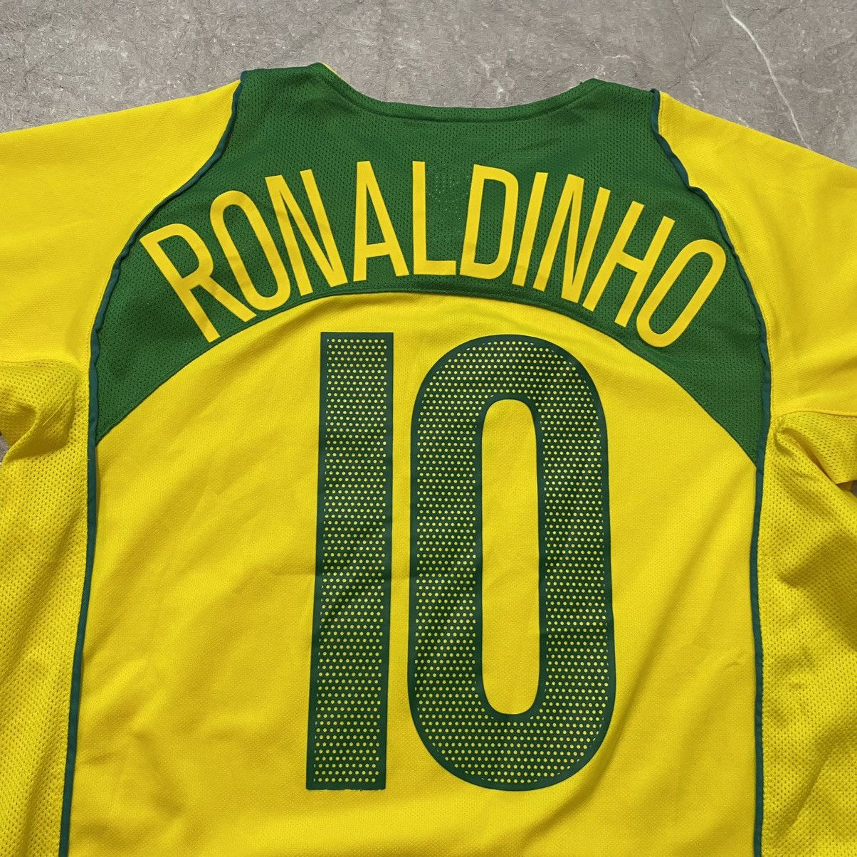 Nike RONALDINHO ! NIKE BRAZIL TEE SOCCER JERSEY 00S Size US S / EU 44-46 / 1 - 14 Thumbnail