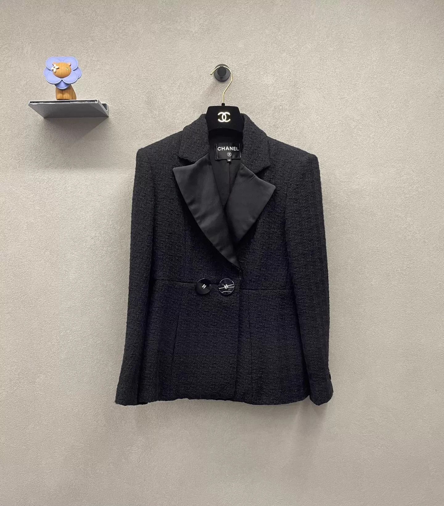 Chanel Chanel black waist-cinching V-neck blazer women's Size S / US 4 / IT 40 - 1 Thumbnail
